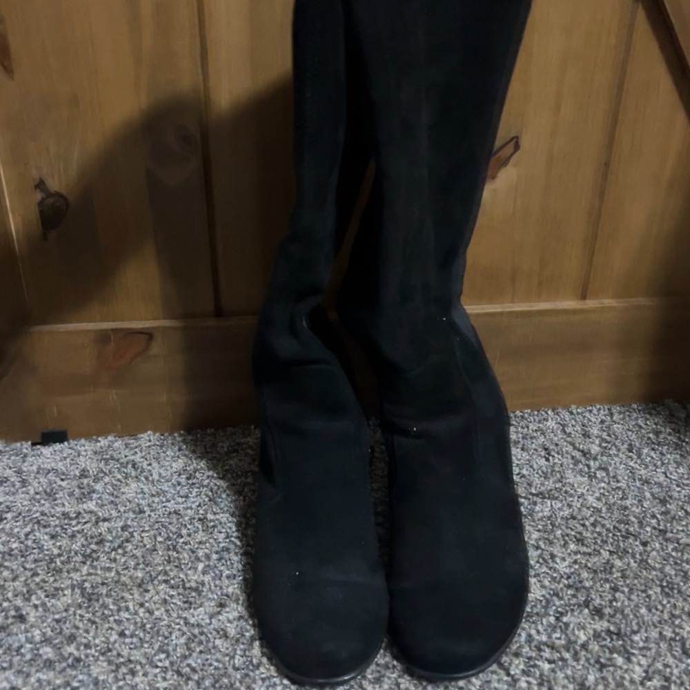 Black suede boots size 6